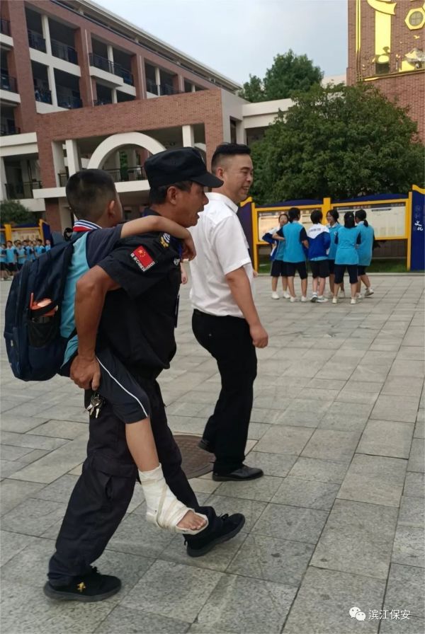 長沙濱江保安服務(wù)有限責任公司,長沙安保服務(wù),長沙保安,保鏢特衛(wèi)服務(wù),護衛(wèi)