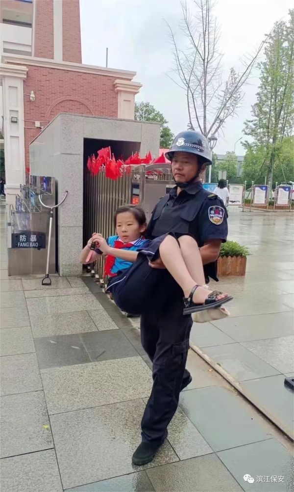 長沙濱江保安服務(wù)有限責任公司,長沙安保服務(wù),長沙保安,保鏢特衛(wèi)服務(wù),護衛(wèi)